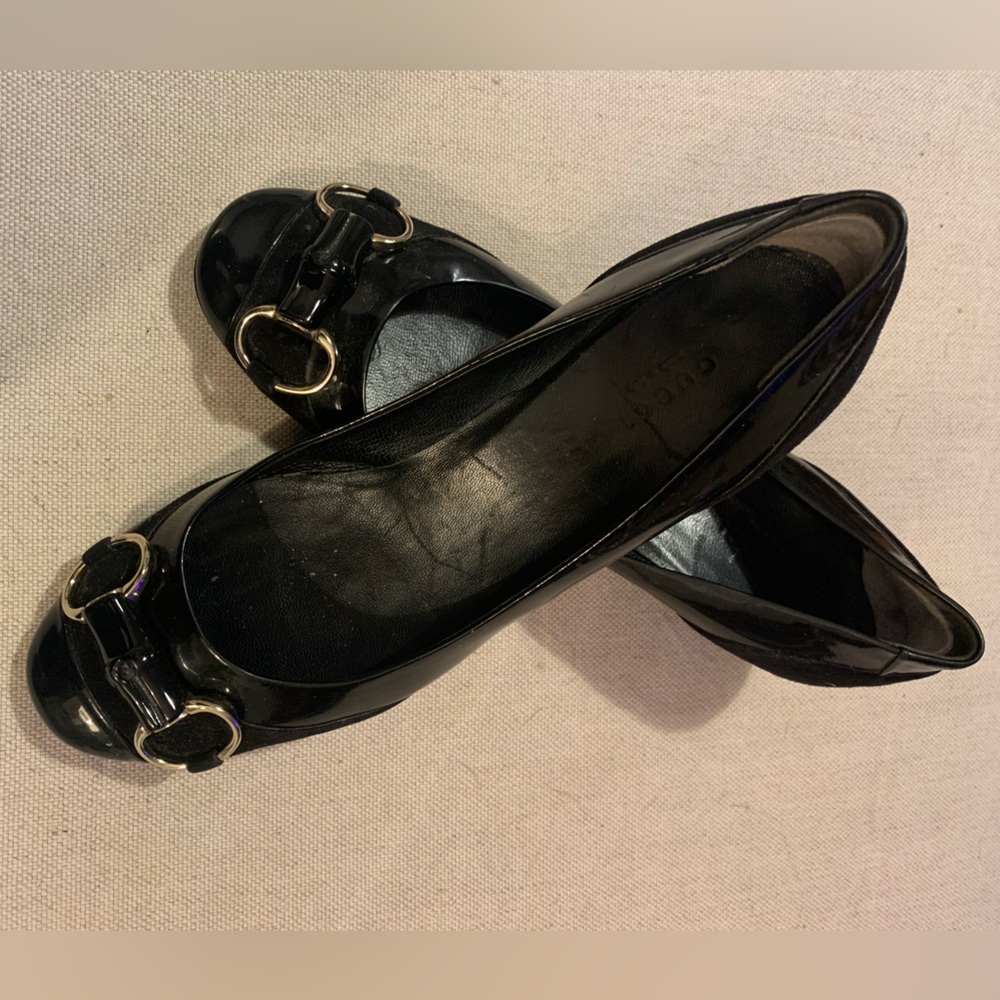 GUCCI Silver Horse Bit, Black Suede & Blk Patten Leather Low heels. Size 7.5